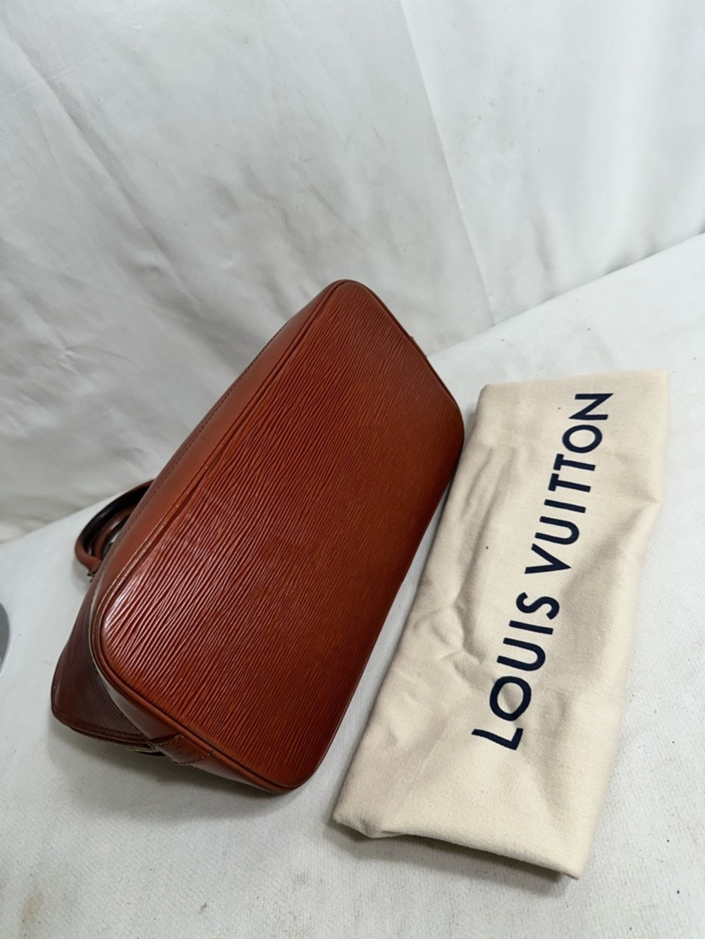 Louis Vuitton Cognac Epi Leather Alma Satchel - Picture 5 of 11